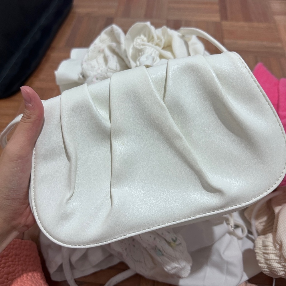 white cloud purse - Picture 2 of 2